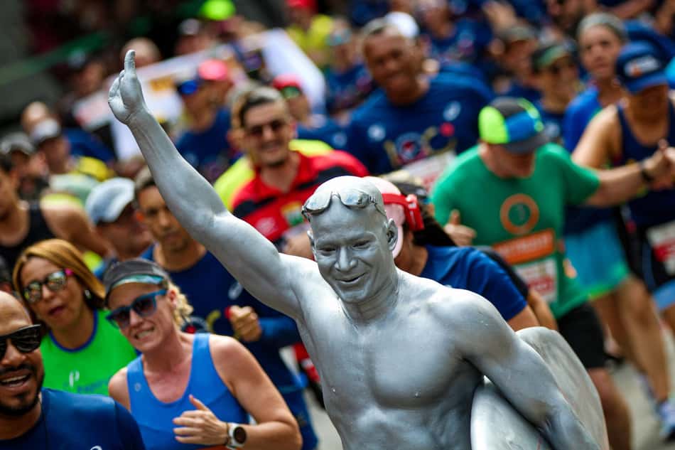 "Surfista Prateado" corre (Foto: Felipe Marques/Zimel Press/Gazeta Press)