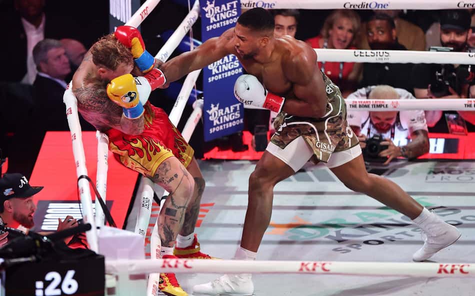 Deu a lógica! Joshua quebra o queixo de Jake Paul após vitória de Anderson Silva