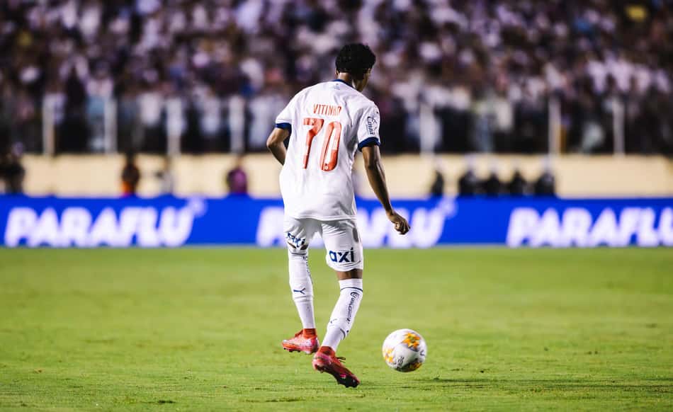Vitinho em ação contra o Confiança pela final da Copa do Nordeste (Foto: Letícia Martins / EC Bahia)