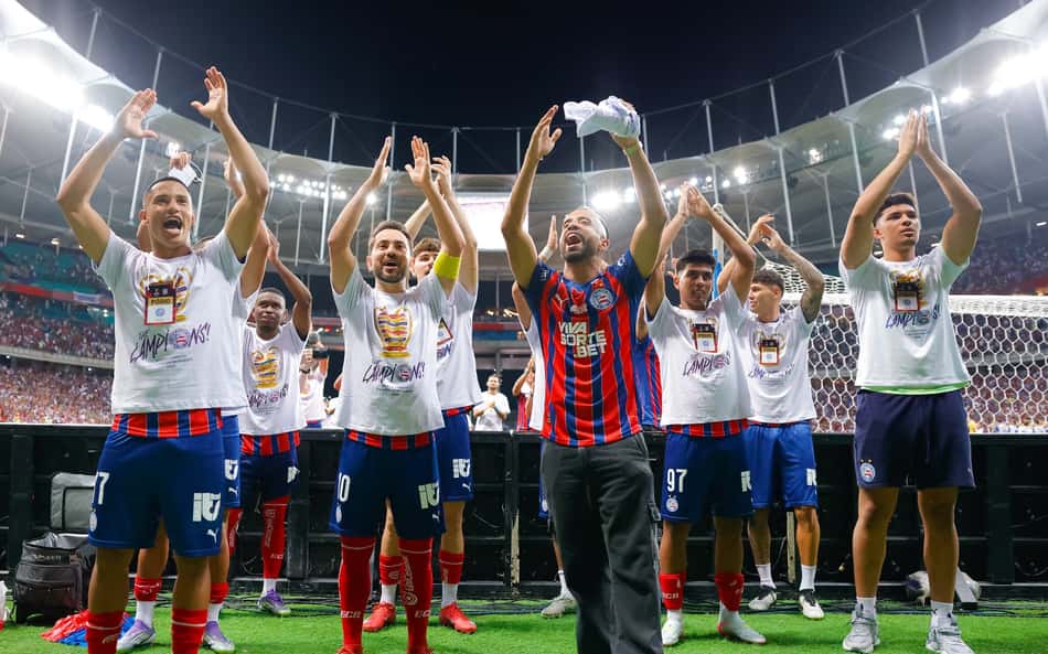 Jogadores do Bahia comemoram título da Copa do Nordeste (Foto: Catarina Brandão/EC Bahia)