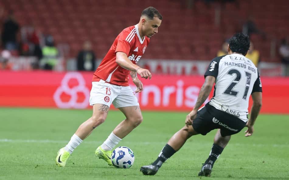 Bahia prepara proposta por volante do Internacional