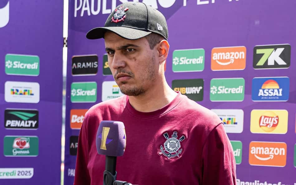 Lucas Piccinato, treinador do Corinthians, durante coletiva pós-jogo. (Foto: Jhony Inacio/Ag.Paulistão)