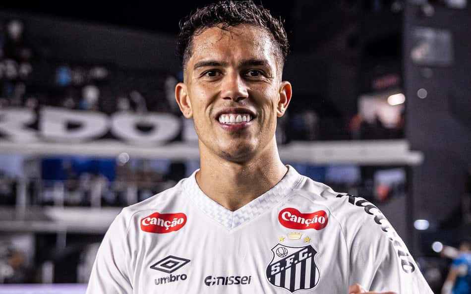 Regularidade de Igor Vinícius fortalece titularidade com Vojvoda no Santos (Foto: Raul Baretta/ Santos FC)