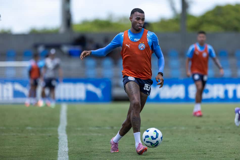 Jean Lucas participa de treino pelo Bahia (Foto: Rafael Rodrigues / EC Bahia)