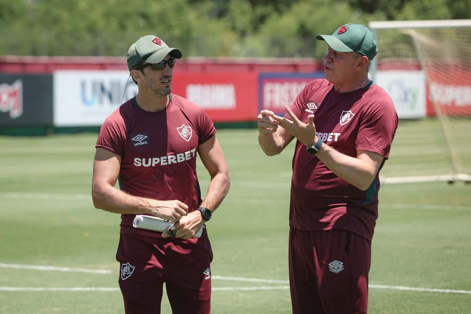Zubeldía em treino do Fluminense no CT Carlos Castilho (Foto: Marcelo Gonçalves / Fluminense FC)