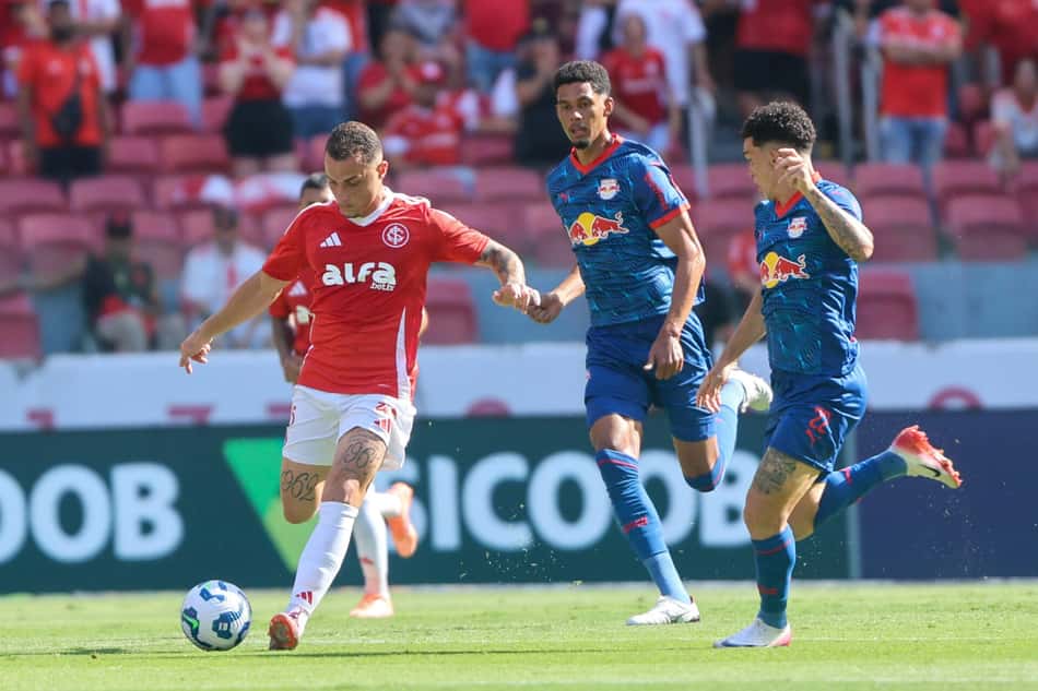 Bruno Gomes em ação em Internacional x Bragantino (Foto: Ricardo Duarte/SC Internacional)