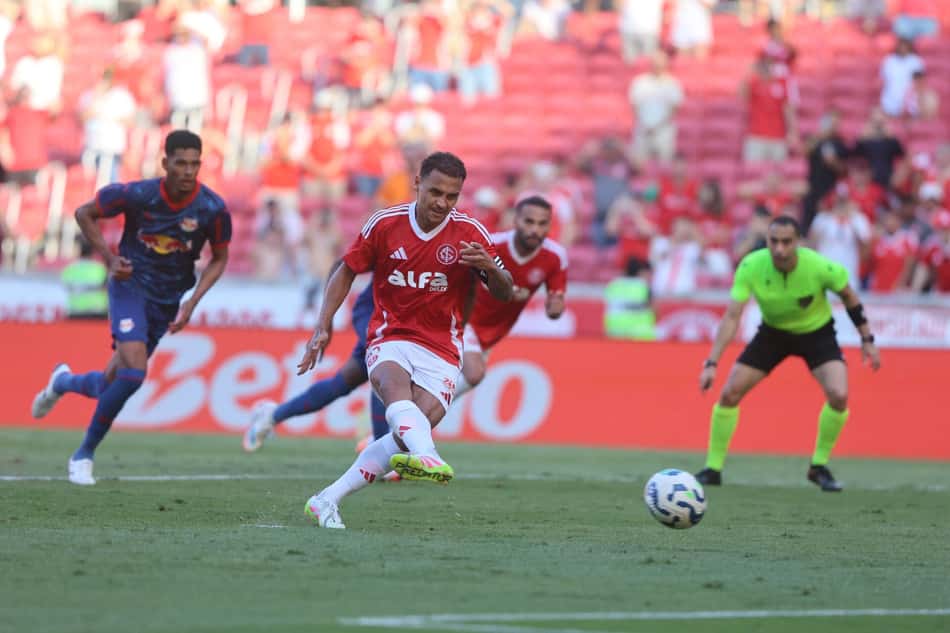 Alan Patrick, meia do Internacional