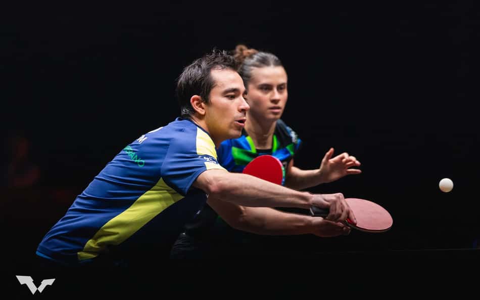 Hugo Calderano e Bruna Takahashi na estreia do WTT Finals (Foto: Divulgação/ World Table Tennis)