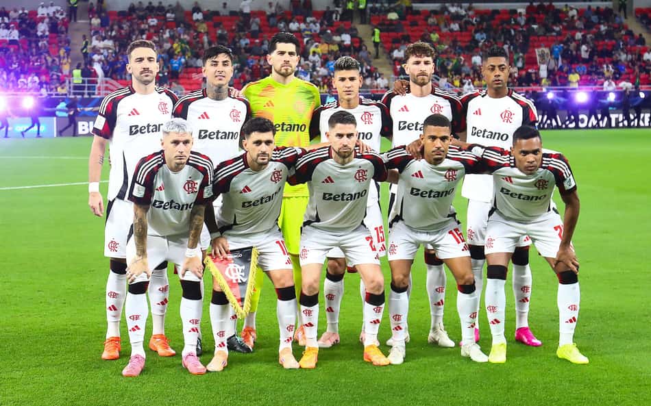Elenco rubro-negro antes da bola rolar contra o Cruz Azul (Foto: Gilvan de Souza/Flamengo)