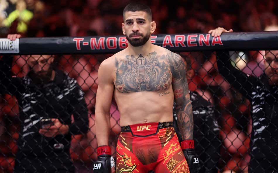 Ilia Topuria dominou o MMA mundial com dois títulos entre 2024 e 2025 (Foto: Ian Maule/AFP)