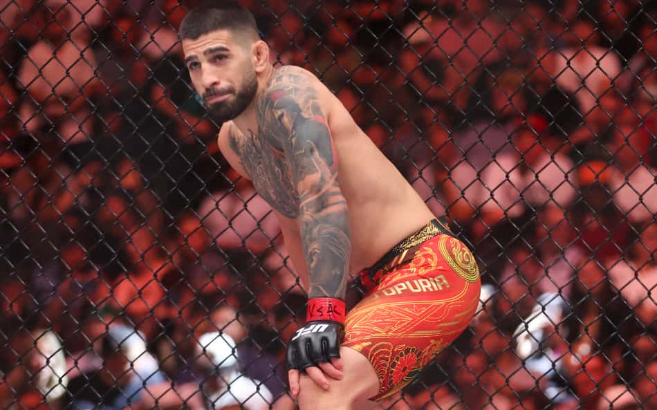 Ilia Topuria derrotou o Charles do Bronx no UFC 317 (Foto: Ian Maule/AFP)
