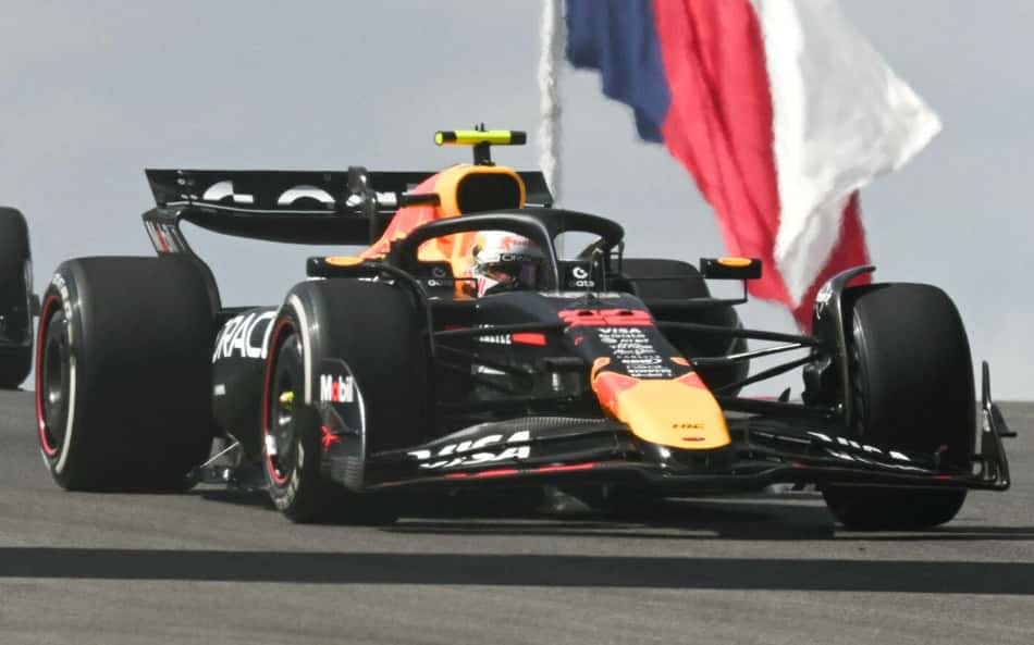 Red Bull Racing's Japanese driver Yuki Tsunoda (R) and Alpine's French driver Pierre Gasly (L) race during the practice session for the United States Formula One Grand Prix at the Circuit of the Americas in Austin, Texas, on October 17, 2025. (Photo by RONALDO SCHEMIDT / AFP)