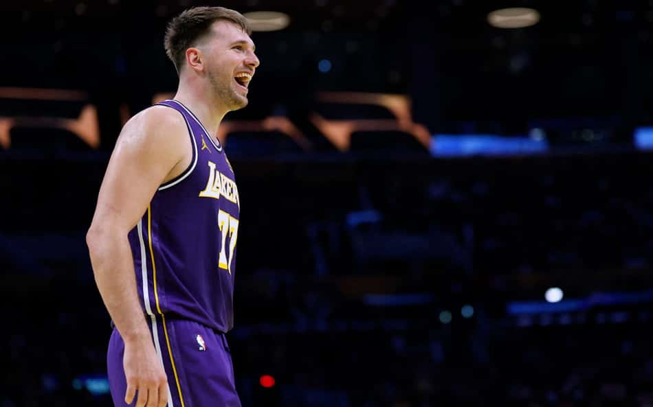 Doncic brilha, se torna o 2º a igualar feito raro e quebra jejum de 42 anos da NBA