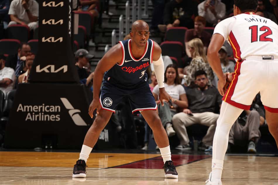 Chris Paul na partida de Miami Heat x Los Angeles Clippers (Foto:  Issac Baldizon / NBAE / Getty Images / Getty Images via AFP)