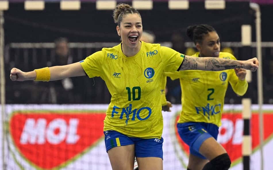 Brasil x Noruega no Mundial feminino de handebol (Foto: INA FASSBENDER / AFP)