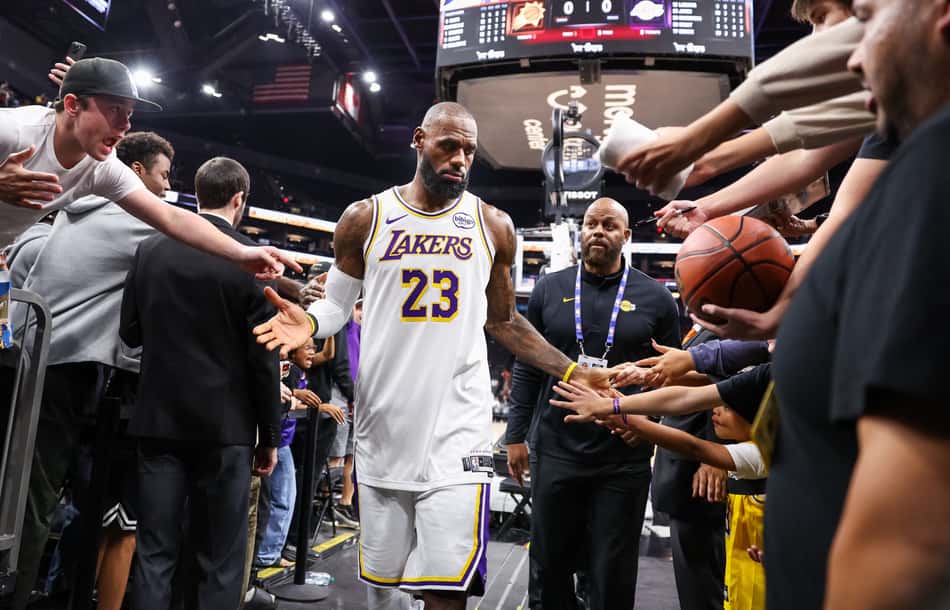 Lebron James no Phoenix Suns x Los Angeles Lakers (Foto: Mike Christy / GETTY IMAGES NORTH AMERICA / Getty Images via AFP)
