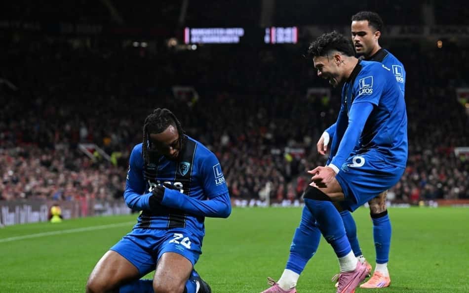 Rivais de Manchester brigam por atacante da Premier League; veja