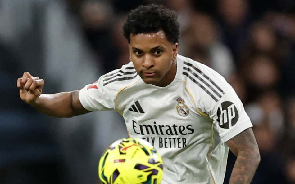 De férias, Rodrygo prova que tem habilidade no vôlei