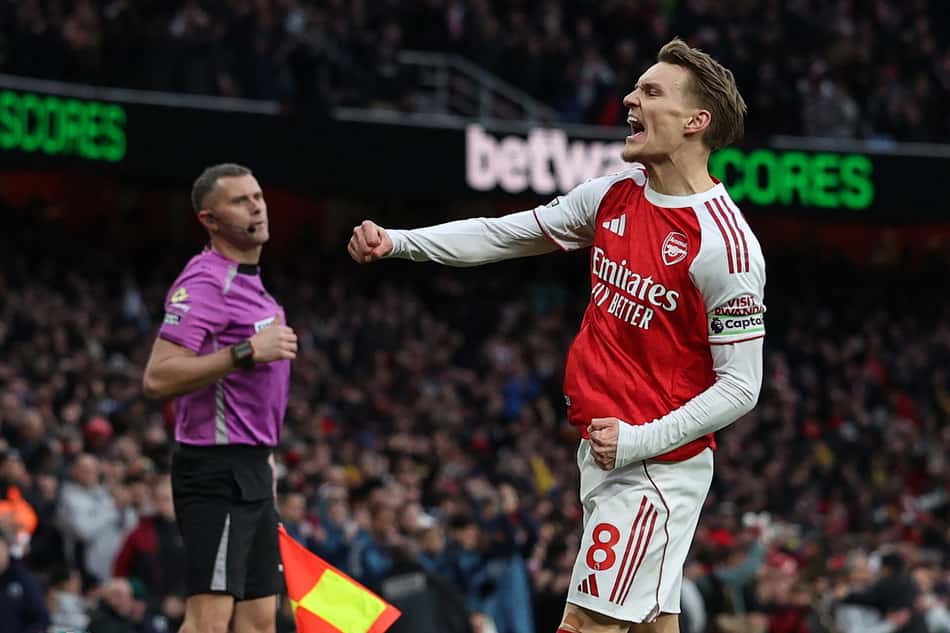 Jogos de hoje: o líder Arsenal entra em campo pela Premier League contra o Aston Villa (Foto: Adrian Dennis / AFP)