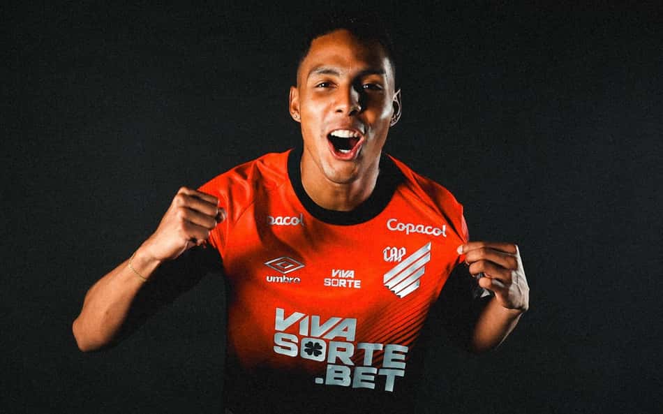 Athletico confirma volante colombiano como primeiro reforço para 2026