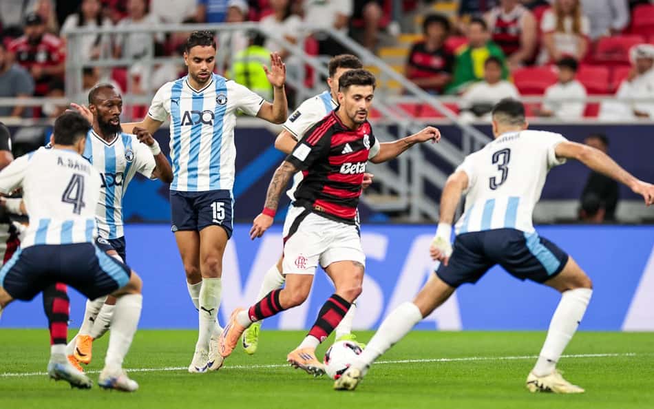 Arrascaeta em ação pelo Flamengo contra o Pyramids pela Copa Intercontinental (Foto: Gilvan de Souza/Flamengo)