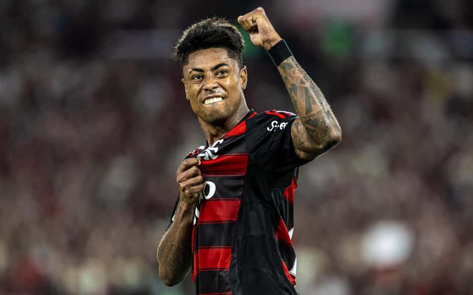 Bruno Henrique do Flamengo comemora seu gol durante partida contra o Bragantino