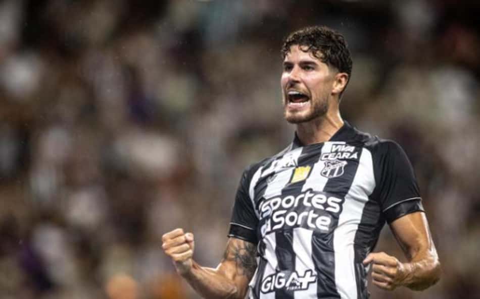 Internacional avança para ter atacante do Corinthians