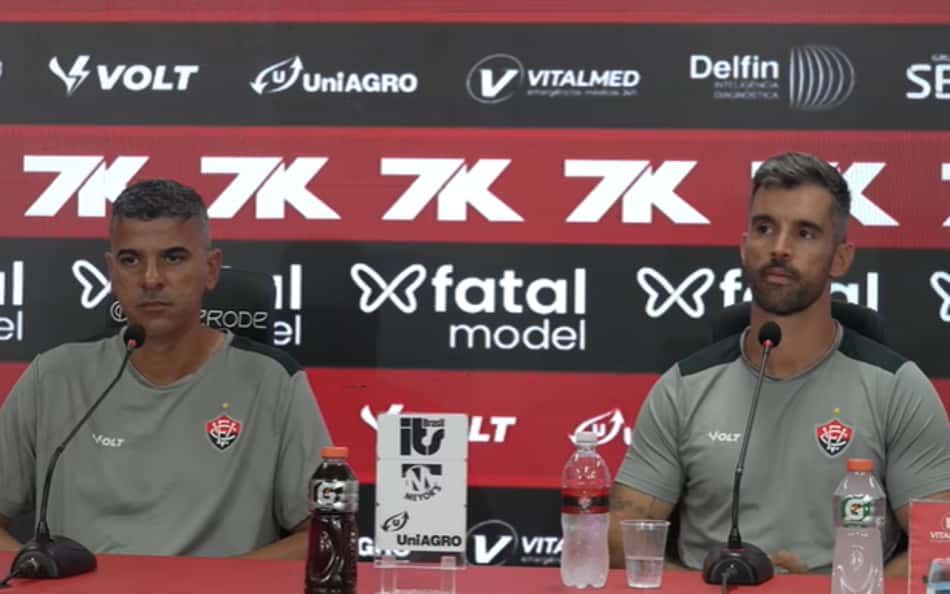 Mário Henrique, treinador do sub-20, e Ricardo Amadeu, Gerente de Base do Vitória (Foto: reprodução / TV Vitória)
