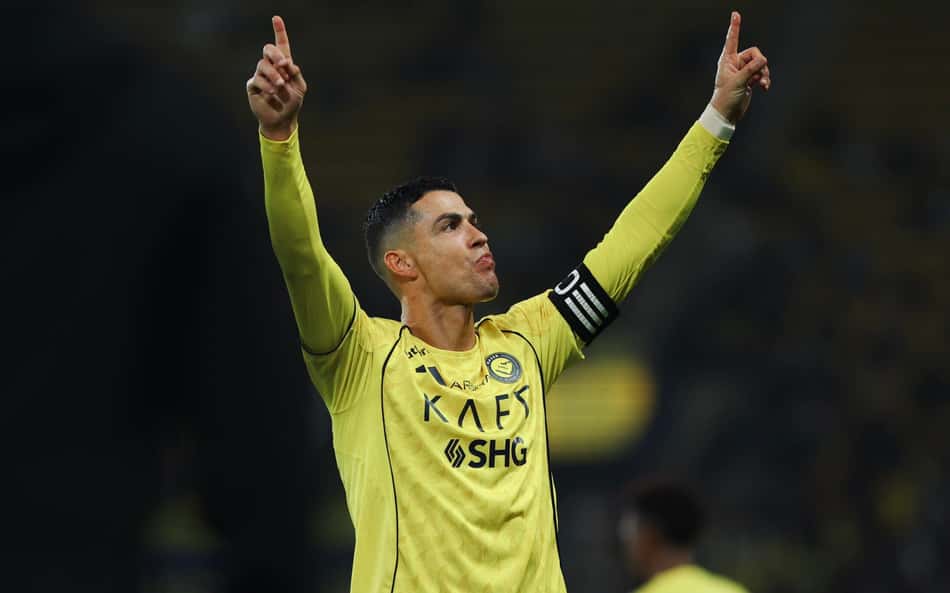 Cristiano Ronaldo brilha, e Al-Nassr vence o Al-Okhdood no Campeonato Saudita