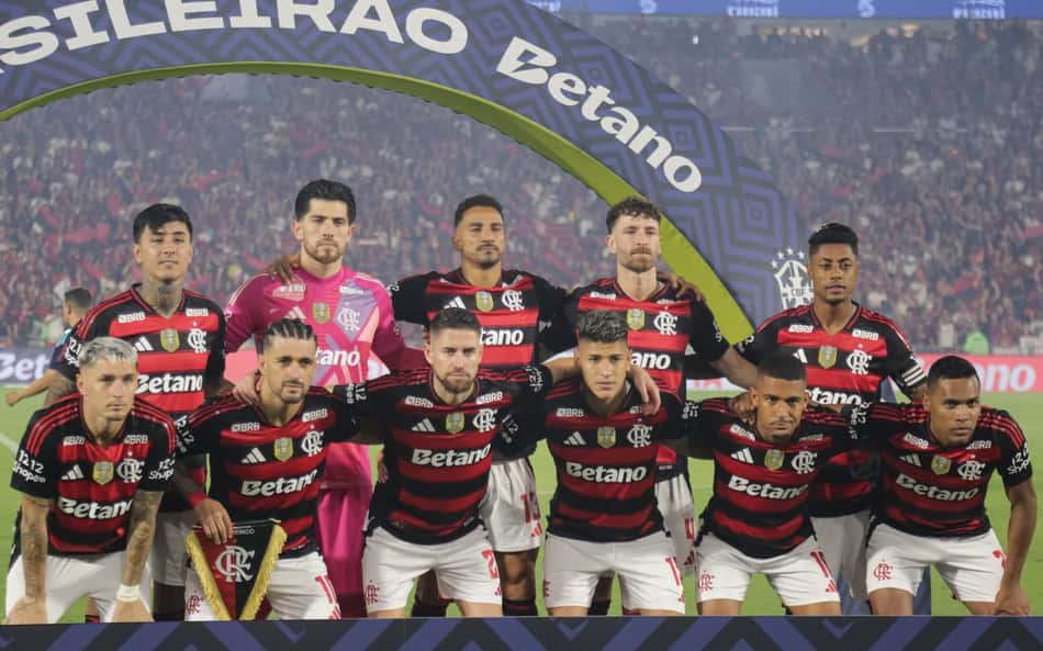 Torcedores do Flamengo se rendem a jogador: 'Nunca criticado'