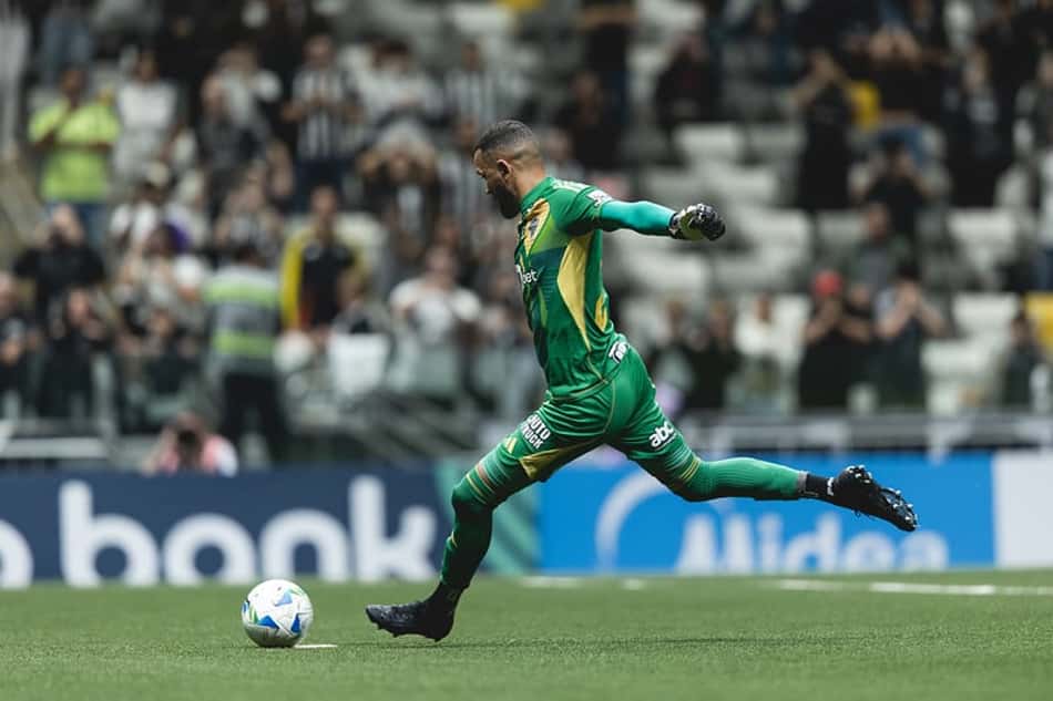 Éverson na classificação do Atlético diante do Bucaramanga (Foto: Pedro Souza / Atlético)