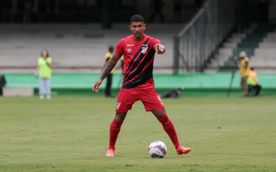 Athletico acerta a venda de lateral-esquerdo para o Ceará