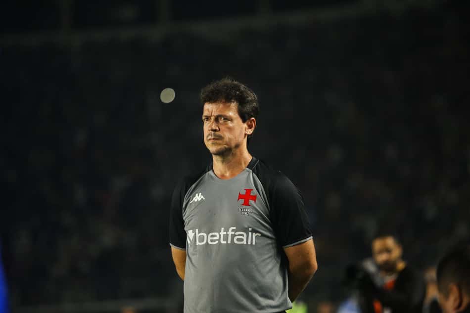 Fernando Diniz, treinador do Vasco, em jogo do Brasileirão