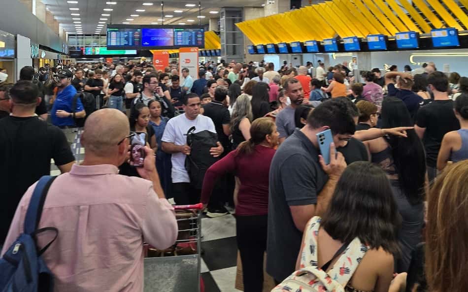 Torcedores do Corinthians sofrem com voos cancelados e atrasos rumo a Belo Horizonte
