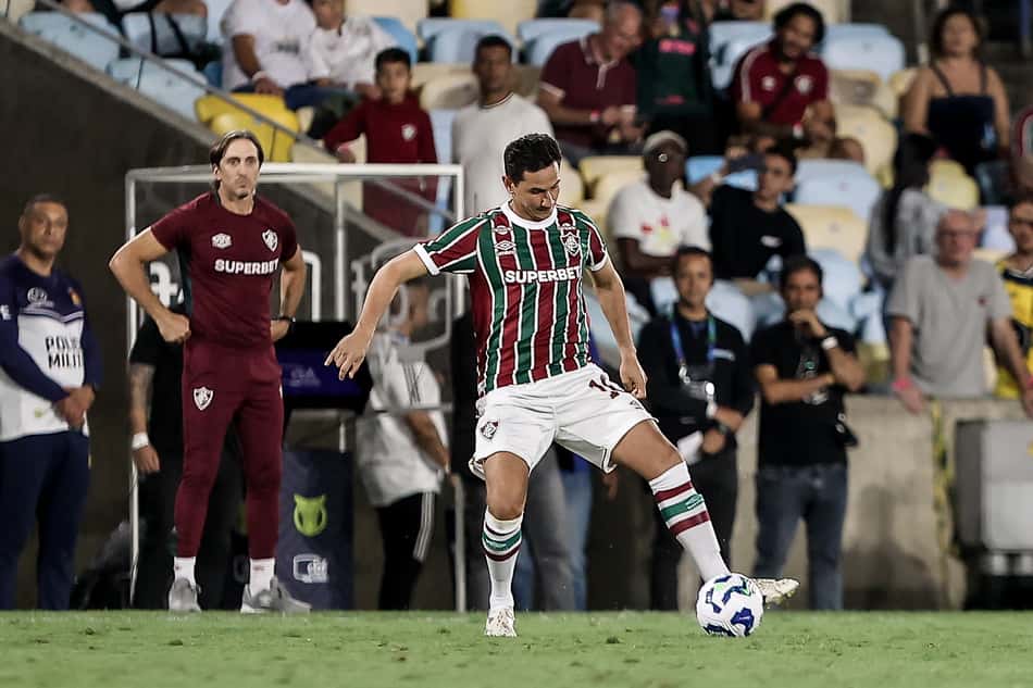 Ganso em campo pelo Fluminense no Brasileirão