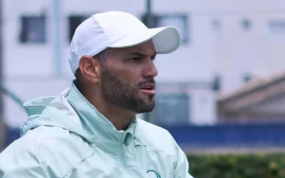 Weverton, goleiro do Palmeiras, treina nas férias