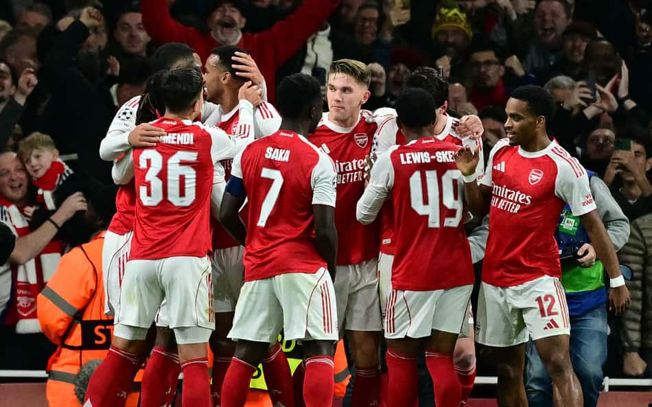 Jogadores do Arsenal comemorando o gol de Gyökeres (Foto: Ben Stansall/AFP)