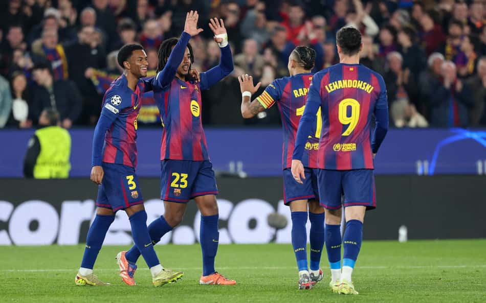 Jogadores do Barcelona comemoram gol marcado sobre o Frankfurt, pela Champions League