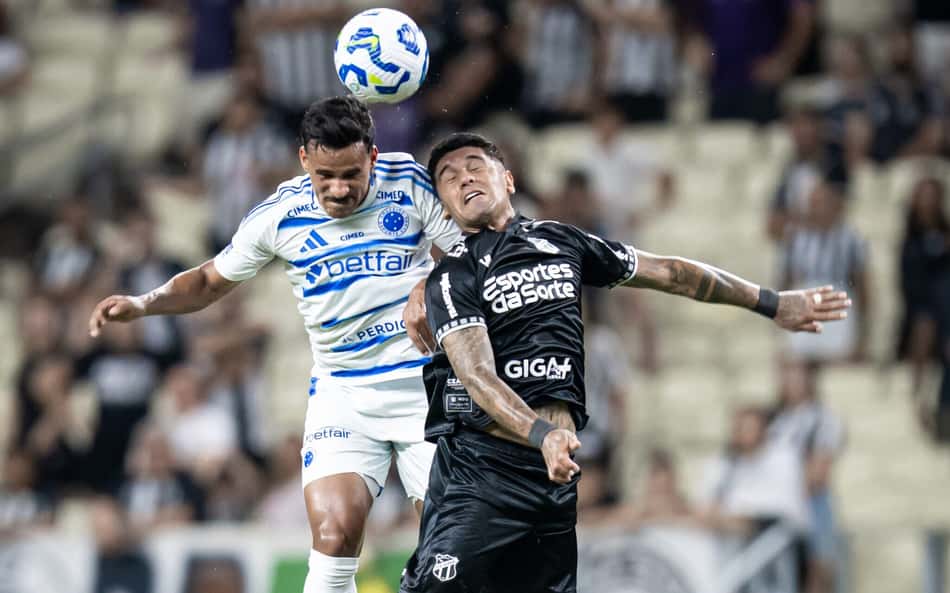 Kaiki atinge 100 jogos pelo Cruzeiro e entra no top-10 laterais do século