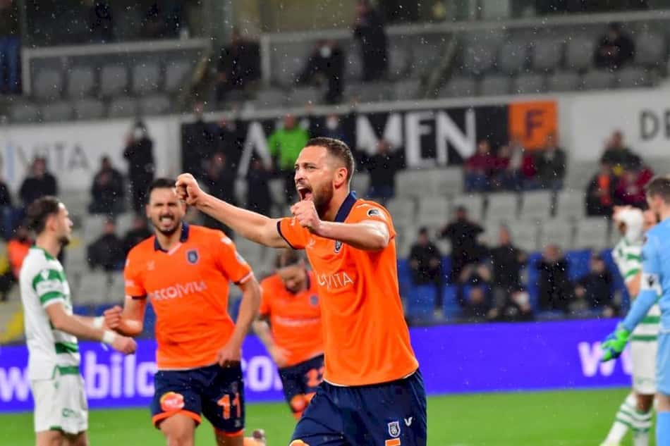 Léo Duarte, zagueiro do Basaksehir-TUR 