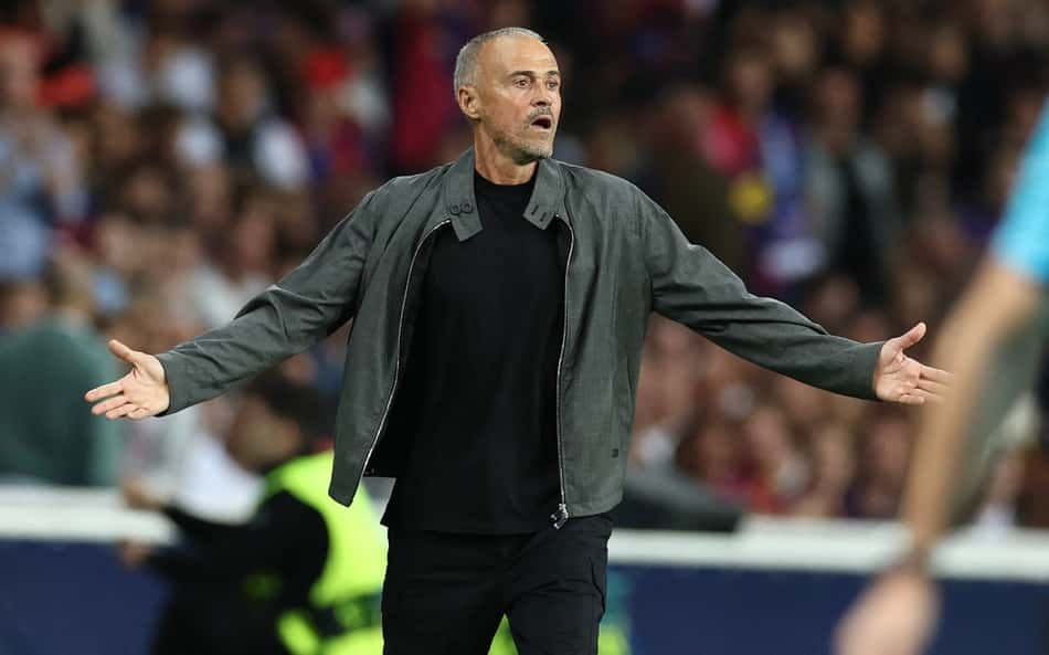 Luis Enrique reage durante partida entre Barcelona e PSG, pela Champions League