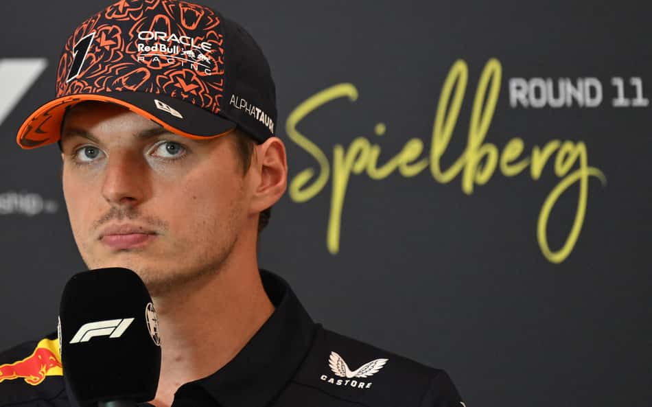 Max Verstappen em coletiva de imprensa em Spielberg, Áustria (foto: Andrej ISAKOVIC / AFP)