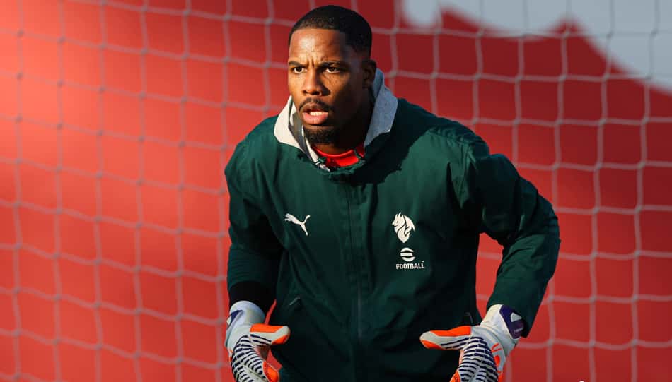 Mike Maignan em treino do Milan