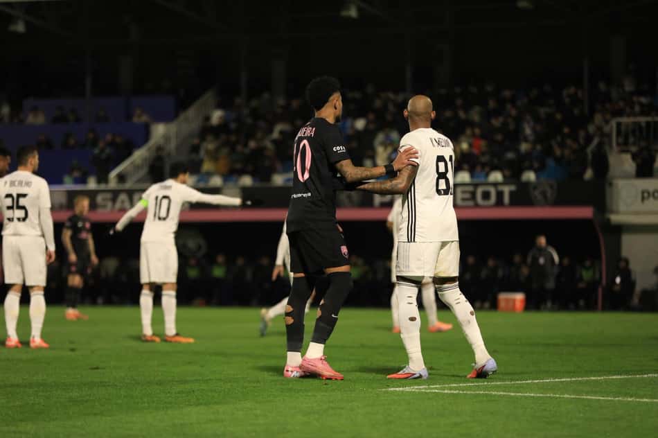 Nogueira em ação no duelo entre Sabah e Qarabag