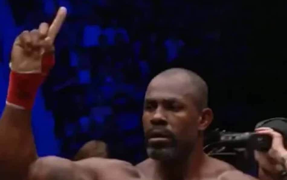 O ex-lutador Gerônimo Mondragon no evento do BKFC (Foto: Reprodução/X)