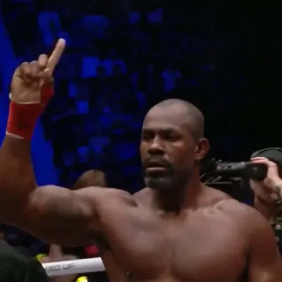 O ex-lutador Gerônimo Mondragon no evento do BKFC (Foto: Reprodução/X)