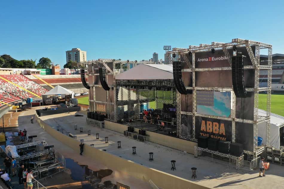 Estádio tem capacidade para 15 mil pessoas e estrutura de camarotes, lounges e áreas externas (Foto: Divulgação)