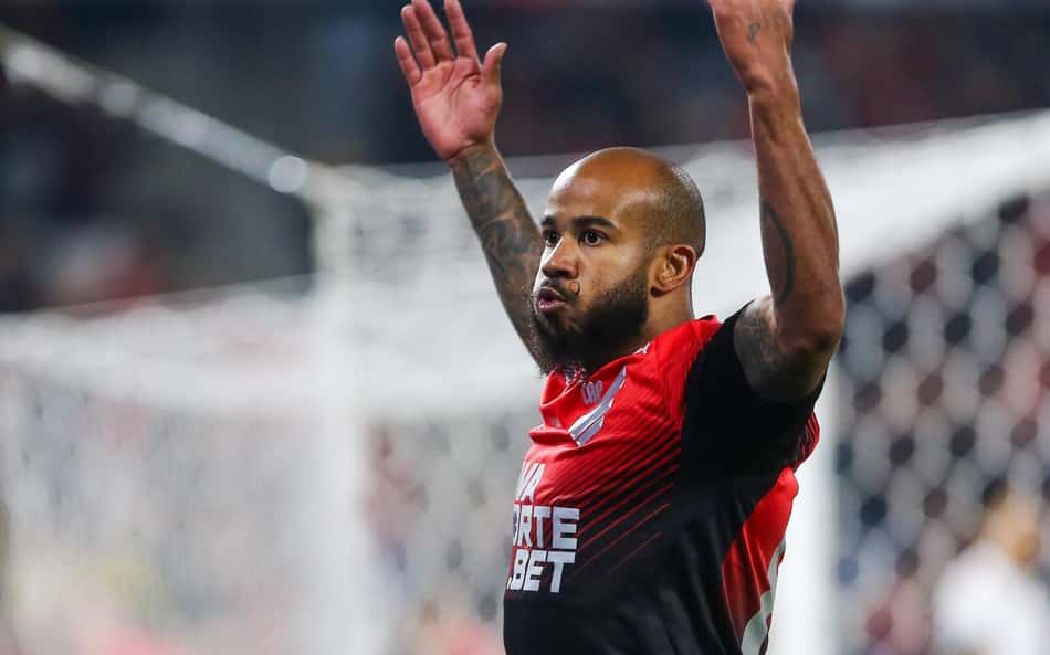 Athletico pretende manter Patrick e aguarda condições do Santos