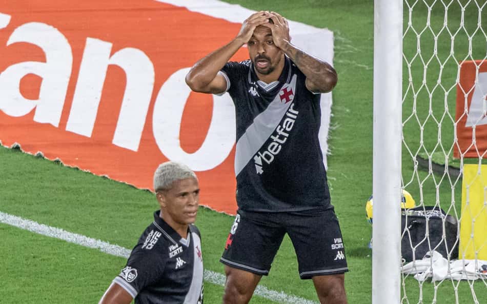 Jornalistas se surpreendem com erro de Paulo Henrique, do Vasco: 'Bizarro'