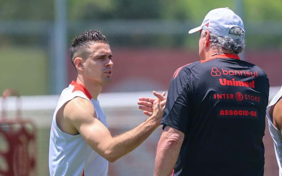 Rafael Borré e Abel Braga em treino do Internacional